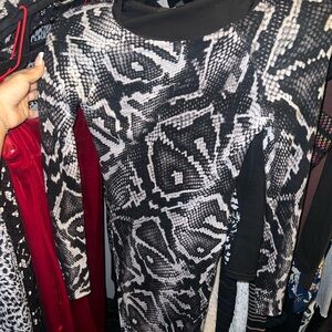Guess Monochrome Patterned Top